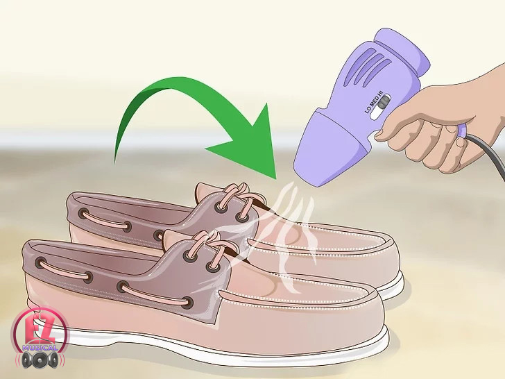 گرم کردن موم ساخت کفش ضد آب با موم